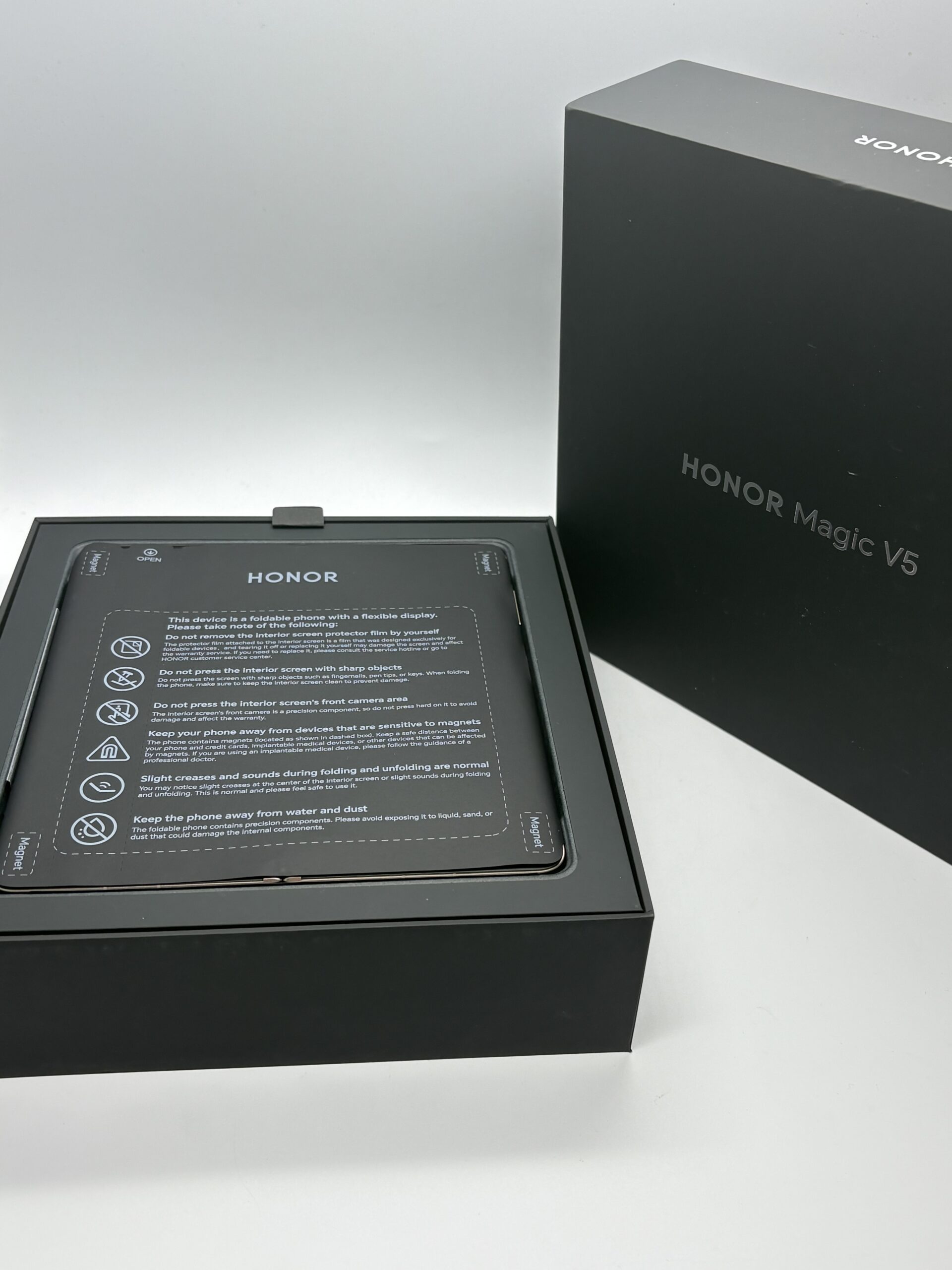 Honor Magic V5 - 512Gb, 16Gb ram, Gold - Imagine 3