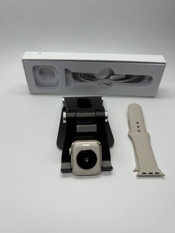 APPLE Watch SE (2nd Gen) GPS + Cellular, 40mm, Starlight Sport Aluminium Case